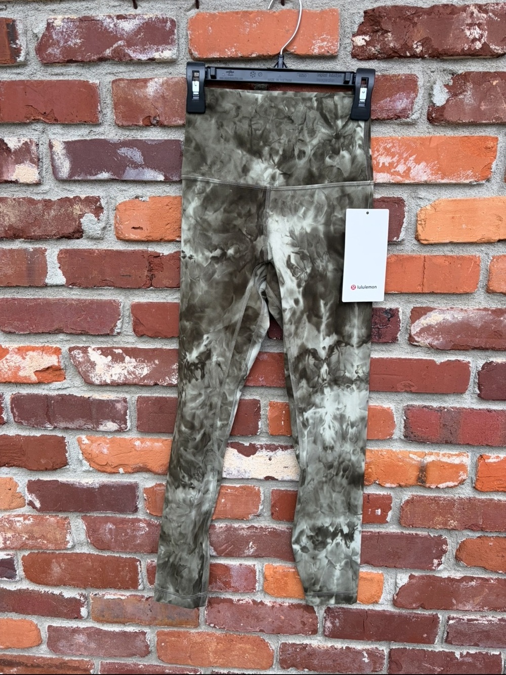 NWT Lululemon HR Align 25”